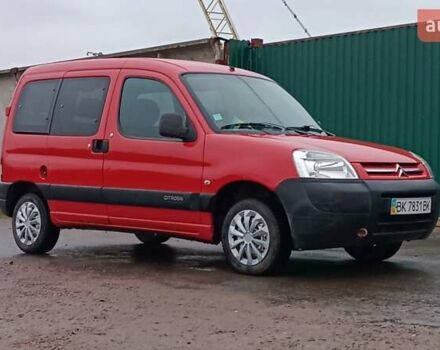 Красный Ситроен Берлинго, объемом двигателя 1.6 л и пробегом 204 тыс. км за 3850 $, фото 2 на Automoto.ua