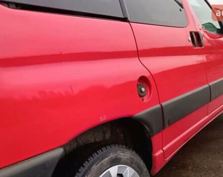 Красный Ситроен Берлинго, объемом двигателя 1.6 л и пробегом 204 тыс. км за 3850 $, фото 35 на Automoto.ua