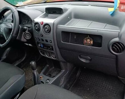 Красный Ситроен Берлинго, объемом двигателя 1.6 л и пробегом 204 тыс. км за 3850 $, фото 57 на Automoto.ua