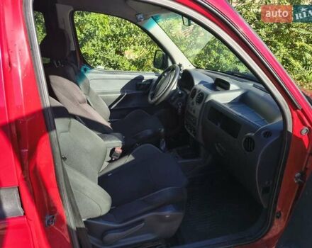 Красный Ситроен Берлинго, объемом двигателя 1.56 л и пробегом 243 тыс. км за 4800 $, фото 11 на Automoto.ua