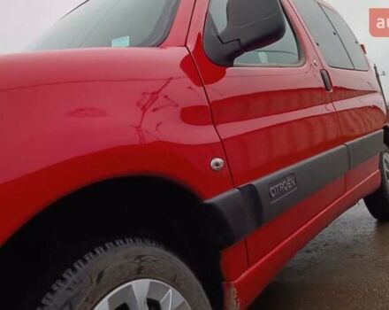 Красный Ситроен Берлинго, объемом двигателя 1.6 л и пробегом 204 тыс. км за 3850 $, фото 40 на Automoto.ua