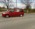Красный Ситроен Берлинго, объемом двигателя 1.6 л и пробегом 255 тыс. км за 6000 $, фото 5 на Automoto.ua