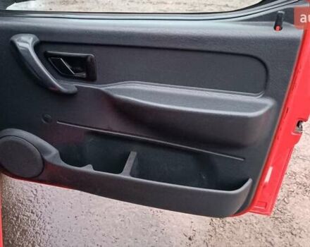 Красный Ситроен Берлинго, объемом двигателя 1.6 л и пробегом 204 тыс. км за 3850 $, фото 55 на Automoto.ua