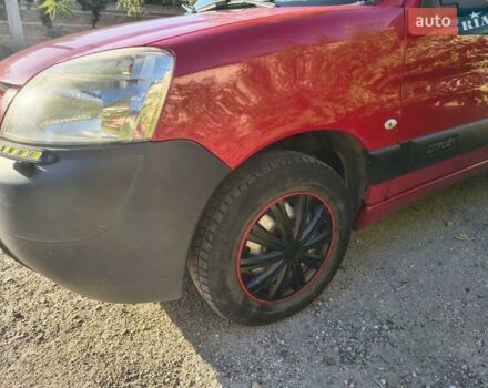 Красный Ситроен Берлинго, объемом двигателя 1.56 л и пробегом 243 тыс. км за 4800 $, фото 4 на Automoto.ua