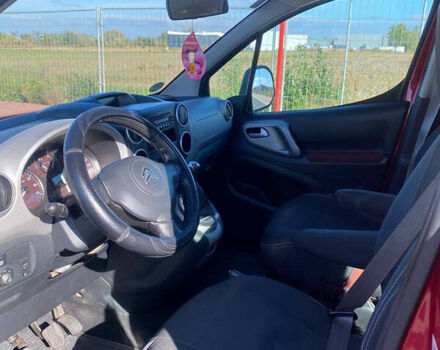 Красный Ситроен Берлинго, объемом двигателя 1.6 л и пробегом 214 тыс. км за 5500 $, фото 4 на Automoto.ua