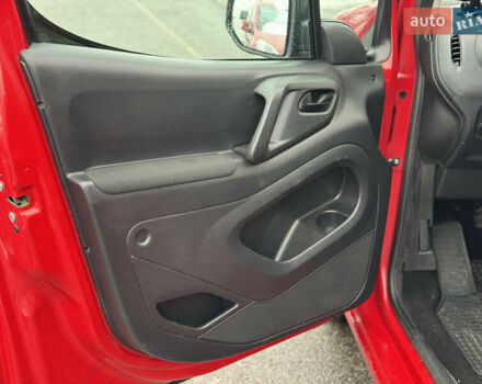 Красный Ситроен Берлинго, объемом двигателя 1.56 л и пробегом 238 тыс. км за 6700 $, фото 12 на Automoto.ua