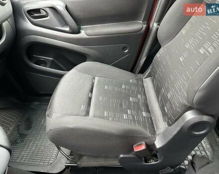 Красный Ситроен Берлинго, объемом двигателя 1.56 л и пробегом 250 тыс. км за 7500 $, фото 9 на Automoto.ua