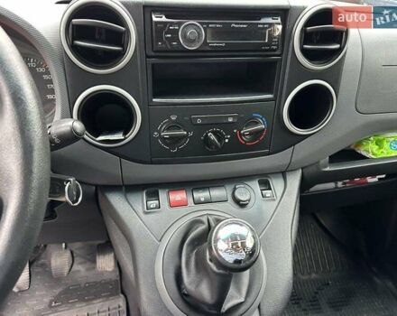 Красный Ситроен Берлинго, объемом двигателя 1.56 л и пробегом 250 тыс. км за 7500 $, фото 8 на Automoto.ua