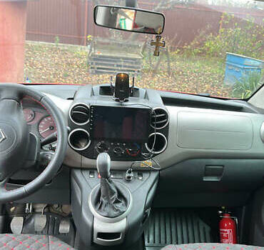 Красный Ситроен Берлинго, объемом двигателя 1.6 л и пробегом 189 тыс. км за 6700 $, фото 2 на Automoto.ua