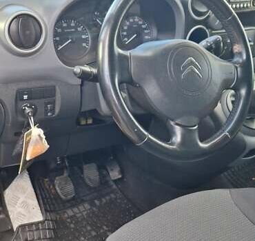 Красный Ситроен Берлинго, объемом двигателя 1.6 л и пробегом 248 тыс. км за 7200 $, фото 11 на Automoto.ua