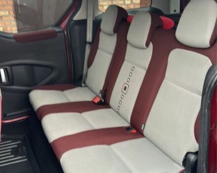 Красный Ситроен Берлинго, объемом двигателя 1.6 л и пробегом 236 тыс. км за 6700 $, фото 3 на Automoto.ua