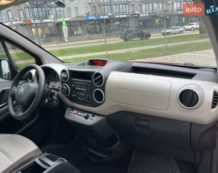 Красный Ситроен Берлинго, объемом двигателя 1.6 л и пробегом 197 тыс. км за 8900 $, фото 24 на Automoto.ua