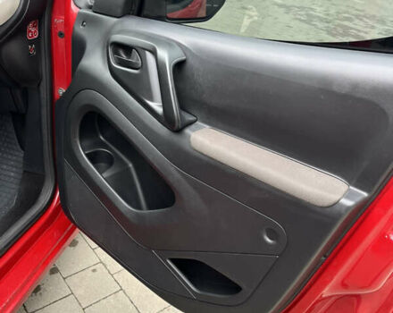 Красный Ситроен Берлинго, объемом двигателя 1.6 л и пробегом 198 тыс. км за 8900 $, фото 25 на Automoto.ua