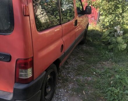 Красный Ситроен Берлинго, объемом двигателя 1.6 л и пробегом 310 тыс. км за 3500 $, фото 3 на Automoto.ua