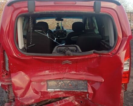 Красный Ситроен Берлинго, объемом двигателя 1.6 л и пробегом 1 тыс. км за 3000 $, фото 4 на Automoto.ua