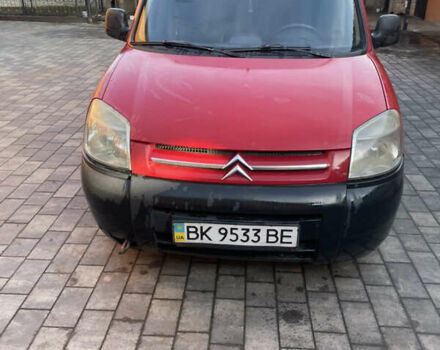 Красный Ситроен Берлинго, объемом двигателя 2 л и пробегом 420 тыс. км за 4000 $, фото 1 на Automoto.ua