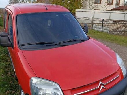 Красный Ситроен Берлинго, объемом двигателя 1.6 л и пробегом 256 тыс. км за 3200 $, фото 1 на Automoto.ua