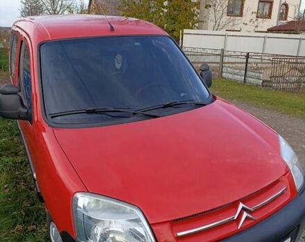 Красный Ситроен Берлинго, объемом двигателя 1.6 л и пробегом 256 тыс. км за 3200 $, фото 1 на Automoto.ua