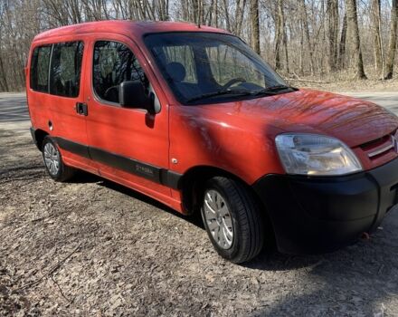 Красный Ситроен Берлинго, объемом двигателя 1.6 л и пробегом 200 тыс. км за 3750 $, фото 1 на Automoto.ua