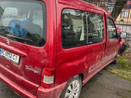 Красный Ситроен Берлинго, объемом двигателя 1.56 л и пробегом 250 тыс. км за 1200 $, фото 1 на Automoto.ua