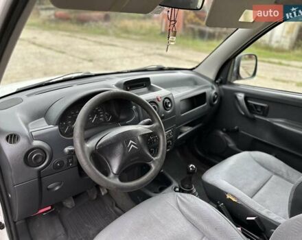 Белый Ситроен Берлинго пасс., объемом двигателя 1.4 л и пробегом 180 тыс. км за 2150 $, фото 4 на Automoto.ua