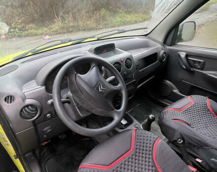 Желтый Ситроен Берлинго, объемом двигателя 1.87 л и пробегом 350 тыс. км за 2450 $, фото 8 на Automoto.ua