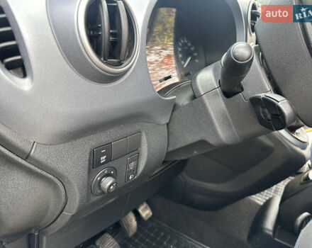 Желтый Ситроен Берлинго, объемом двигателя 1.6 л и пробегом 201 тыс. км за 5550 $, фото 22 на Automoto.ua