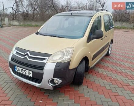 Желтый Ситроен Берлинго, объемом двигателя 1.6 л и пробегом 300 тыс. км за 6500 $, фото 3 на Automoto.ua