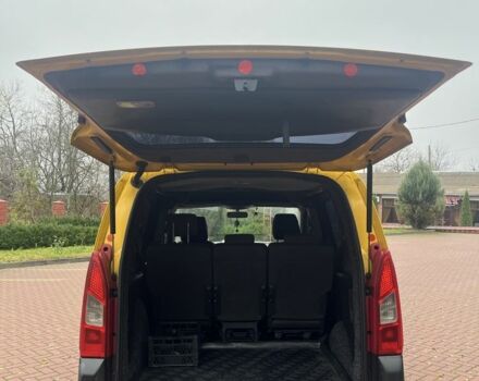 Желтый Ситроен Берлинго, объемом двигателя 1.6 л и пробегом 209 тыс. км за 5600 $, фото 6 на Automoto.ua