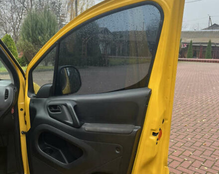 Желтый Ситроен Берлинго, объемом двигателя 1.6 л и пробегом 209 тыс. км за 5600 $, фото 9 на Automoto.ua