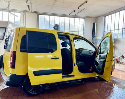 Желтый Ситроен Берлинго, объемом двигателя 1.6 л и пробегом 168 тыс. км за 7500 $, фото 1 на Automoto.ua