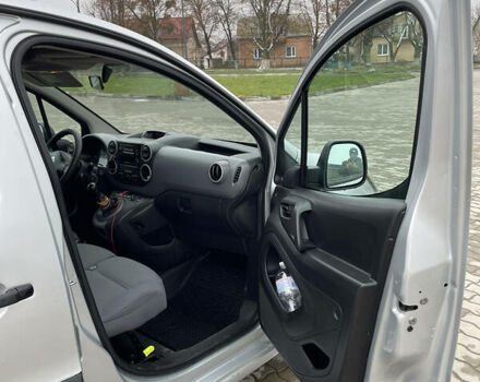 Серый Ситроен Берлинго, объемом двигателя 1.6 л и пробегом 353 тыс. км за 4200 $, фото 5 на Automoto.ua