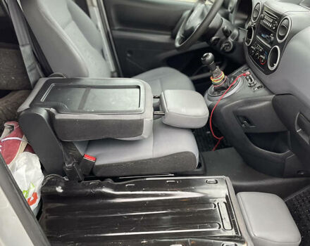 Серый Ситроен Берлинго, объемом двигателя 1.6 л и пробегом 353 тыс. км за 4200 $, фото 2 на Automoto.ua