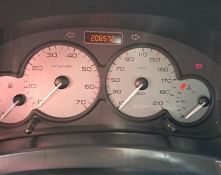 Серый Ситроен Берлинго, объемом двигателя 1.59 л и пробегом 206 тыс. км за 4900 $, фото 1 на Automoto.ua