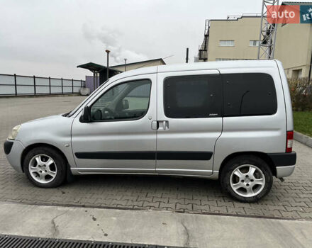 Серый Ситроен Берлинго, объемом двигателя 1.59 л и пробегом 242 тыс. км за 3000 $, фото 1 на Automoto.ua