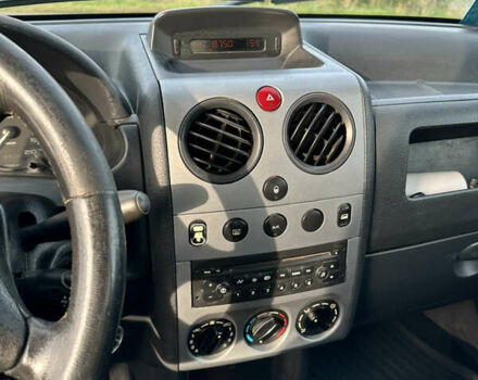 Серый Ситроен Берлинго, объемом двигателя 1.56 л и пробегом 245 тыс. км за 4200 $, фото 9 на Automoto.ua