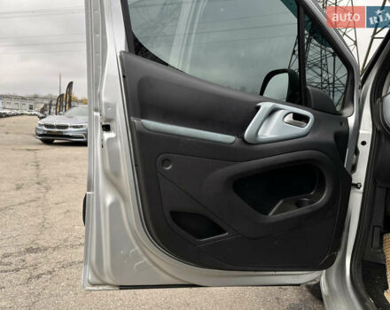 Серый Ситроен Берлинго, объемом двигателя 1.6 л и пробегом 227 тыс. км за 8700 $, фото 14 на Automoto.ua