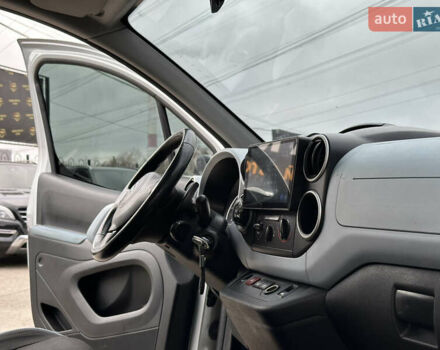 Серый Ситроен Берлинго, объемом двигателя 1.6 л и пробегом 227 тыс. км за 8700 $, фото 20 на Automoto.ua