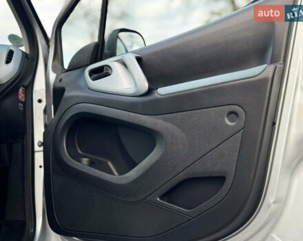 Серый Ситроен Берлинго, объемом двигателя 1.6 л и пробегом 206 тыс. км за 9700 $, фото 41 на Automoto.ua