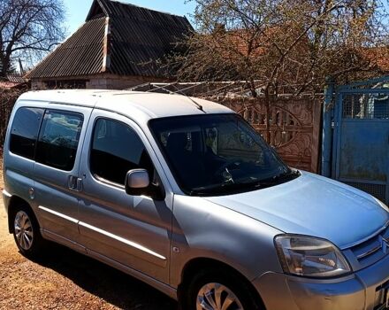 Серый Ситроен Берлинго, объемом двигателя 1.9 л и пробегом 300 тыс. км за 3900 $, фото 1 на Automoto.ua