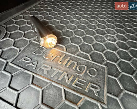 Синий Ситроен Берлинго, объемом двигателя 1.56 л и пробегом 296 тыс. км за 7200 $, фото 51 на Automoto.ua