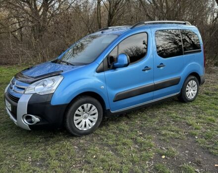 Синий Ситроен Берлинго, объемом двигателя 1.6 л и пробегом 254 тыс. км за 8800 $, фото 2 на Automoto.ua