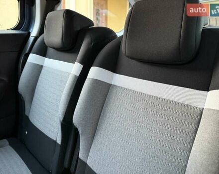 Синій Сітроен Берлінго, об'ємом двигуна 1.5 л та пробігом 143 тис. км за 19750 $, фото 116 на Automoto.ua