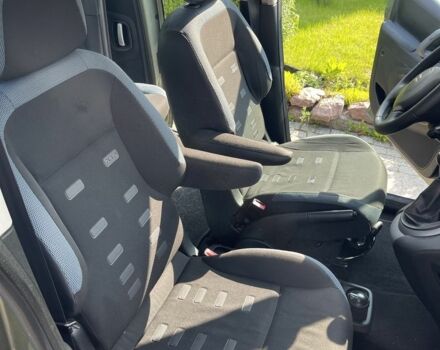 Зеленый Ситроен Берлинго, объемом двигателя 1.6 л и пробегом 230 тыс. км за 9300 $, фото 19 на Automoto.ua