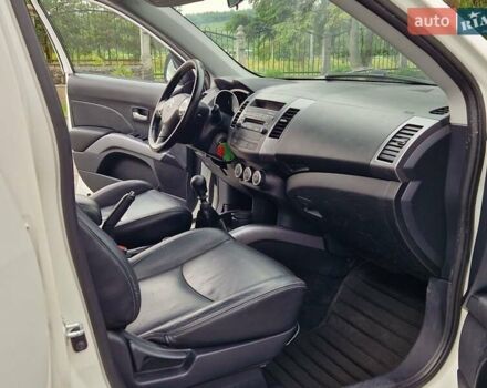 Белый Ситроен С-Кроссер, объемом двигателя 2.2 л и пробегом 190 тыс. км за 8400 $, фото 2 на Automoto.ua