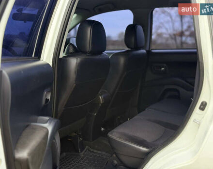 Белый Ситроен С-Кроссер, объемом двигателя 2.36 л и пробегом 370 тыс. км за 8150 $, фото 14 на Automoto.ua