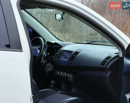 Білий Сітроен С-Кроссер, об'ємом двигуна 2.4 л та пробігом 330 тис. км за 7800 $, фото 13 на Automoto.ua