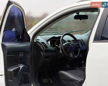 Белый Ситроен С-Кроссер, объемом двигателя 2.36 л и пробегом 370 тыс. км за 8150 $, фото 10 на Automoto.ua