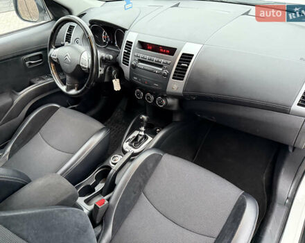 Белый Ситроен С-Кроссер, объемом двигателя 2.2 л и пробегом 209 тыс. км за 11000 $, фото 41 на Automoto.ua