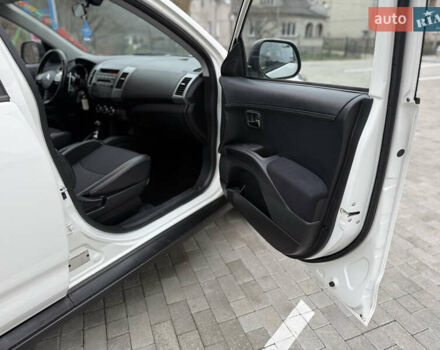 Белый Ситроен С-Кроссер, объемом двигателя 2.2 л и пробегом 209 тыс. км за 11000 $, фото 36 на Automoto.ua